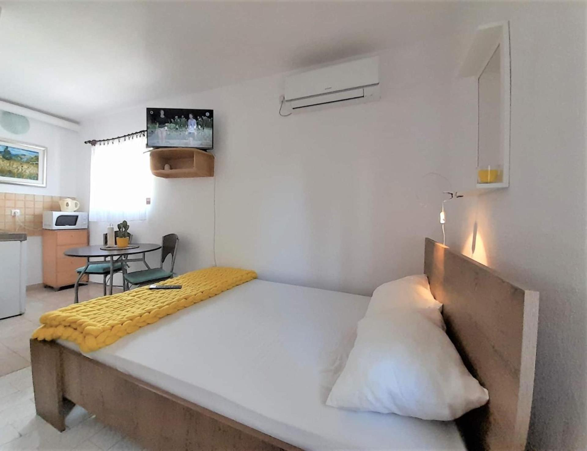 Lovely Studio Malina Close To The Beach Krk Town Exterior foto