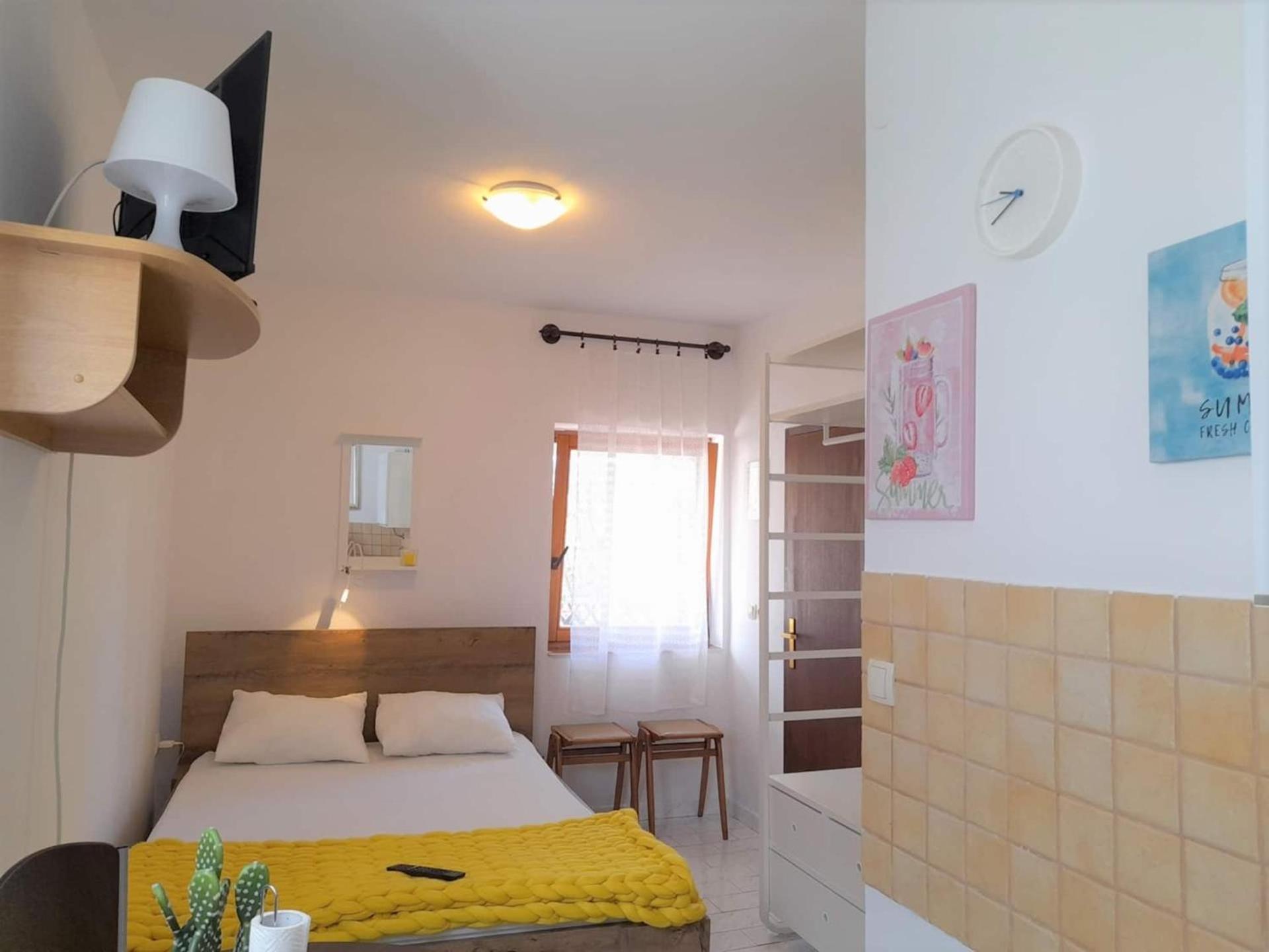 Lovely Studio Malina Close To The Beach Krk Town Exterior foto