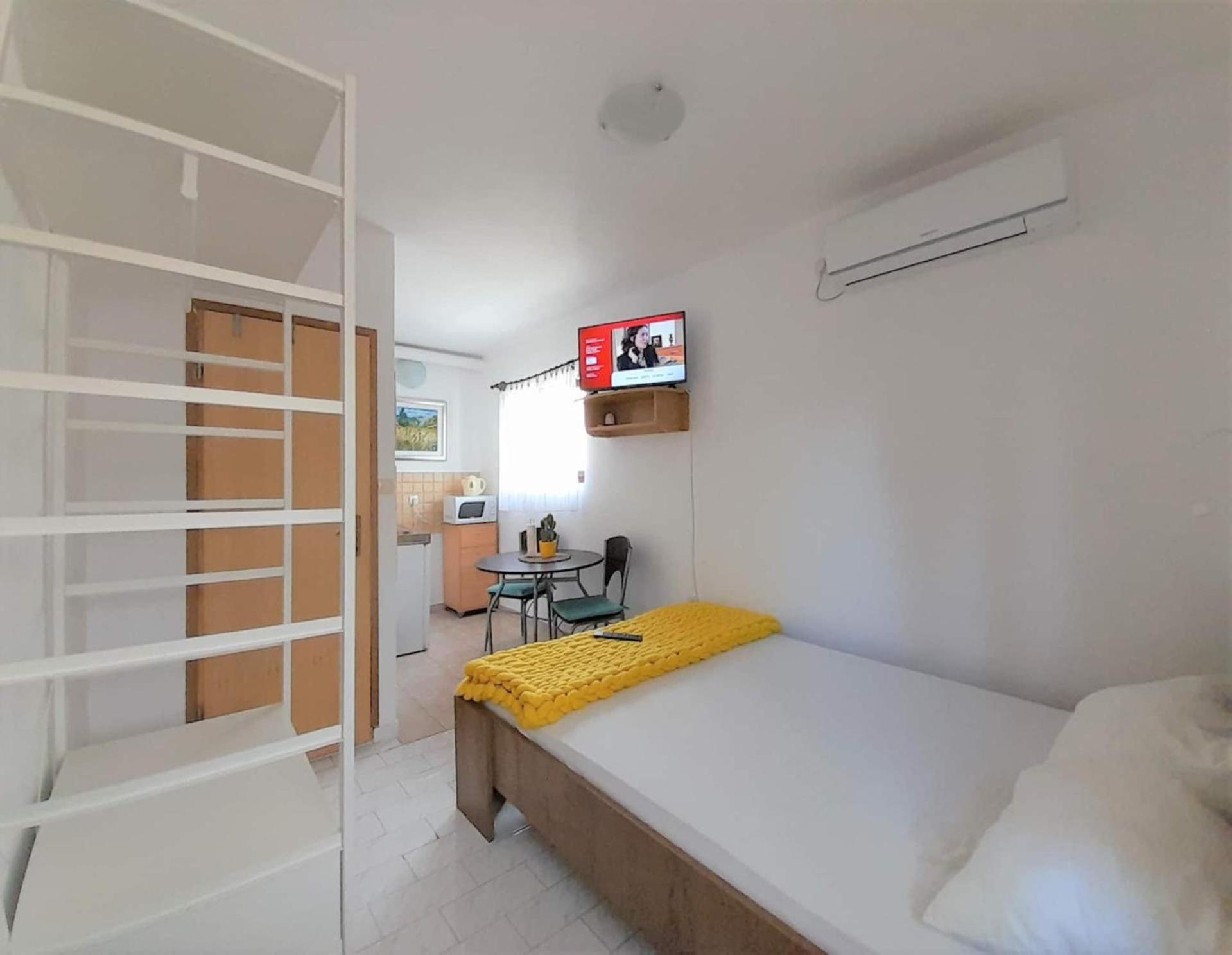 Lovely Studio Malina Close To The Beach Krk Town Exterior foto